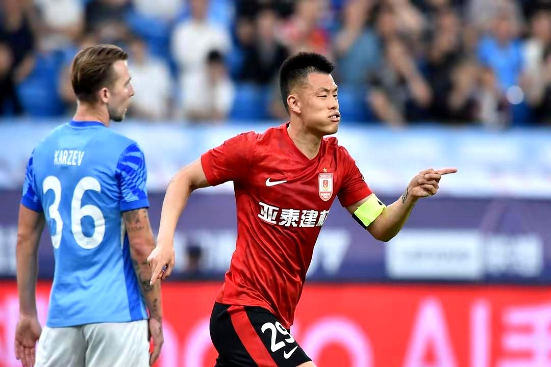 关于德甲赛程吃紧；北京首钢国际比赛日再遭质疑；悬念犹存；资深球员宣示担当的信息