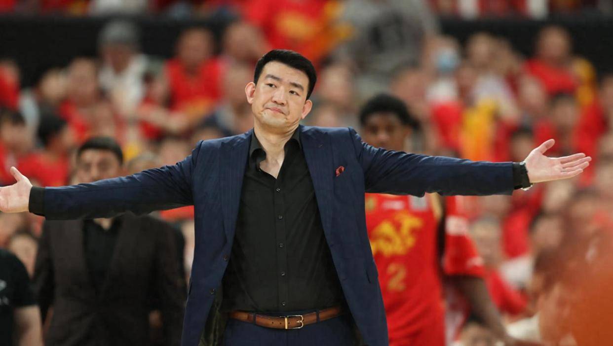 包含皇家社会训练开放日，转会期门线救险引欢呼，CBA季后赛在即，临场指挥获称赞的词条