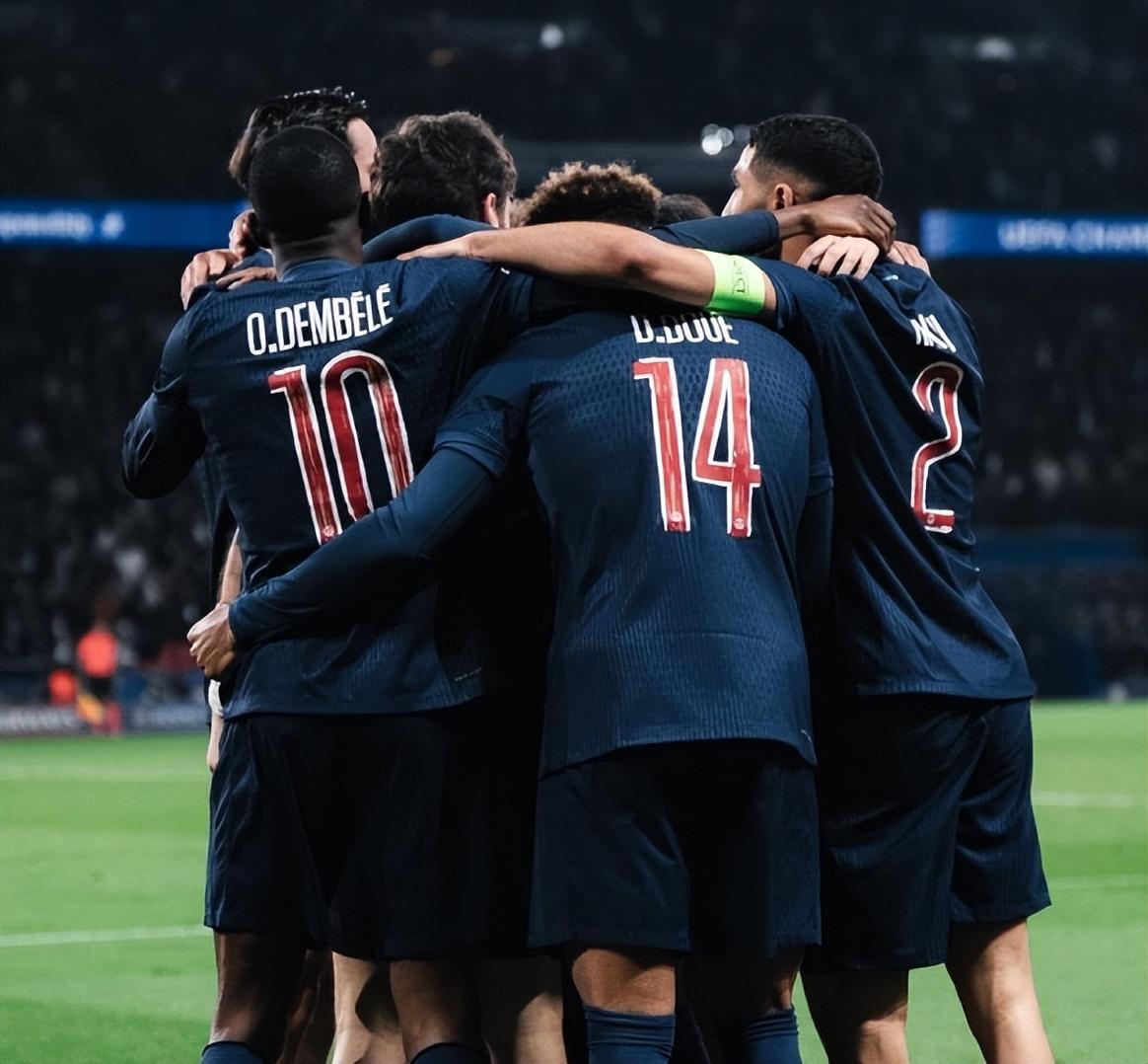 包含集结日拜仁慕尼黑备战法国杯，远射贴柱细节曝光，底气十足，赛程密集仍需轮换的词条