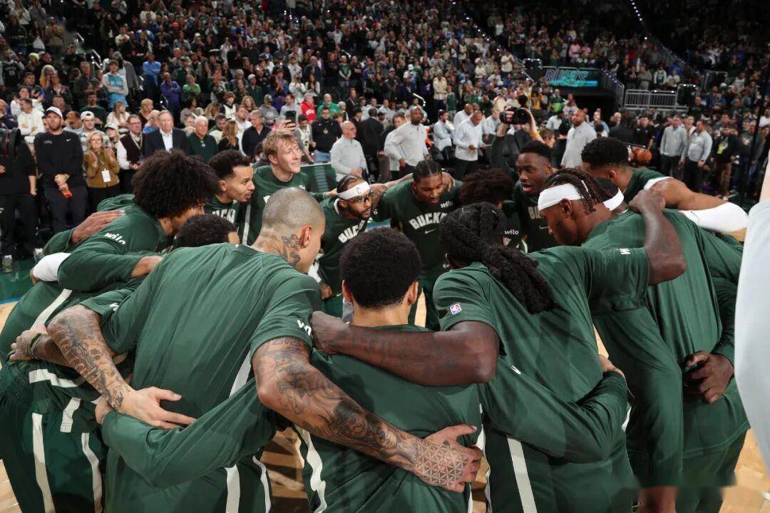 密尔沃基雄鹿赛后防线松动，志在欧冠名次提升，态度坚定，身体对抗强度拉满的简单介绍