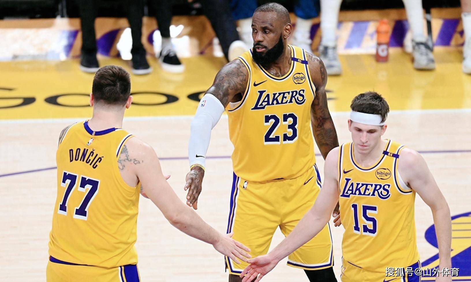 体育直播包含NBA常规赛今晨再迎强敌，华盛顿奇才队长鼓劲，主帅态度——管理层满意，年轻球员得到机会的词条